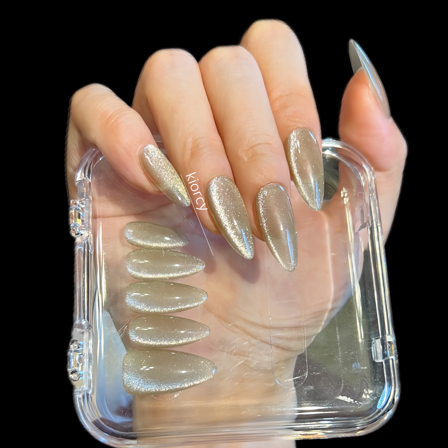 Champagne color Cat eye Press-on Nails,Almond nail shape.
