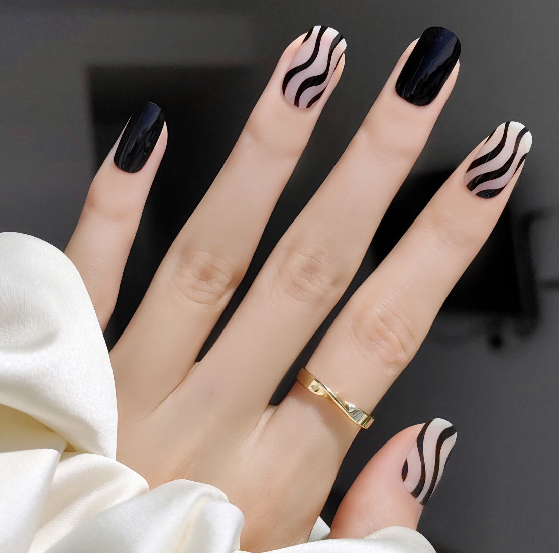 Chic Noir Semicured Gel Nail Sticker Kit/NG54