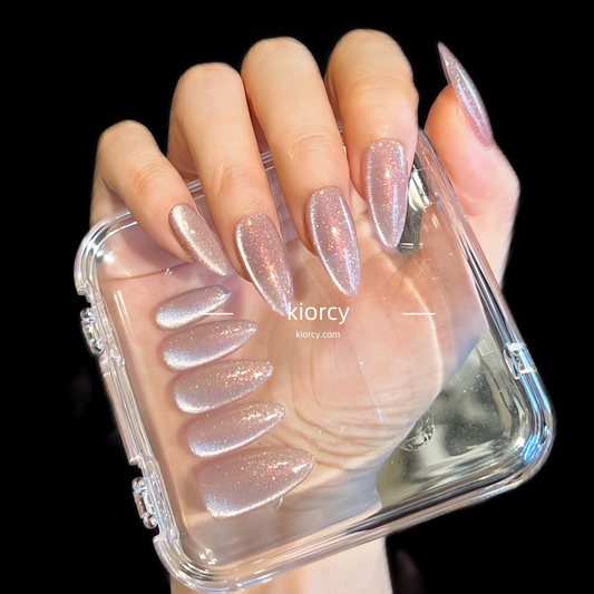 Light pink Cat eye Press-on Nails ， Almond nail shape.